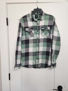 Men's VANS Long-sleeve flannel size Medium
